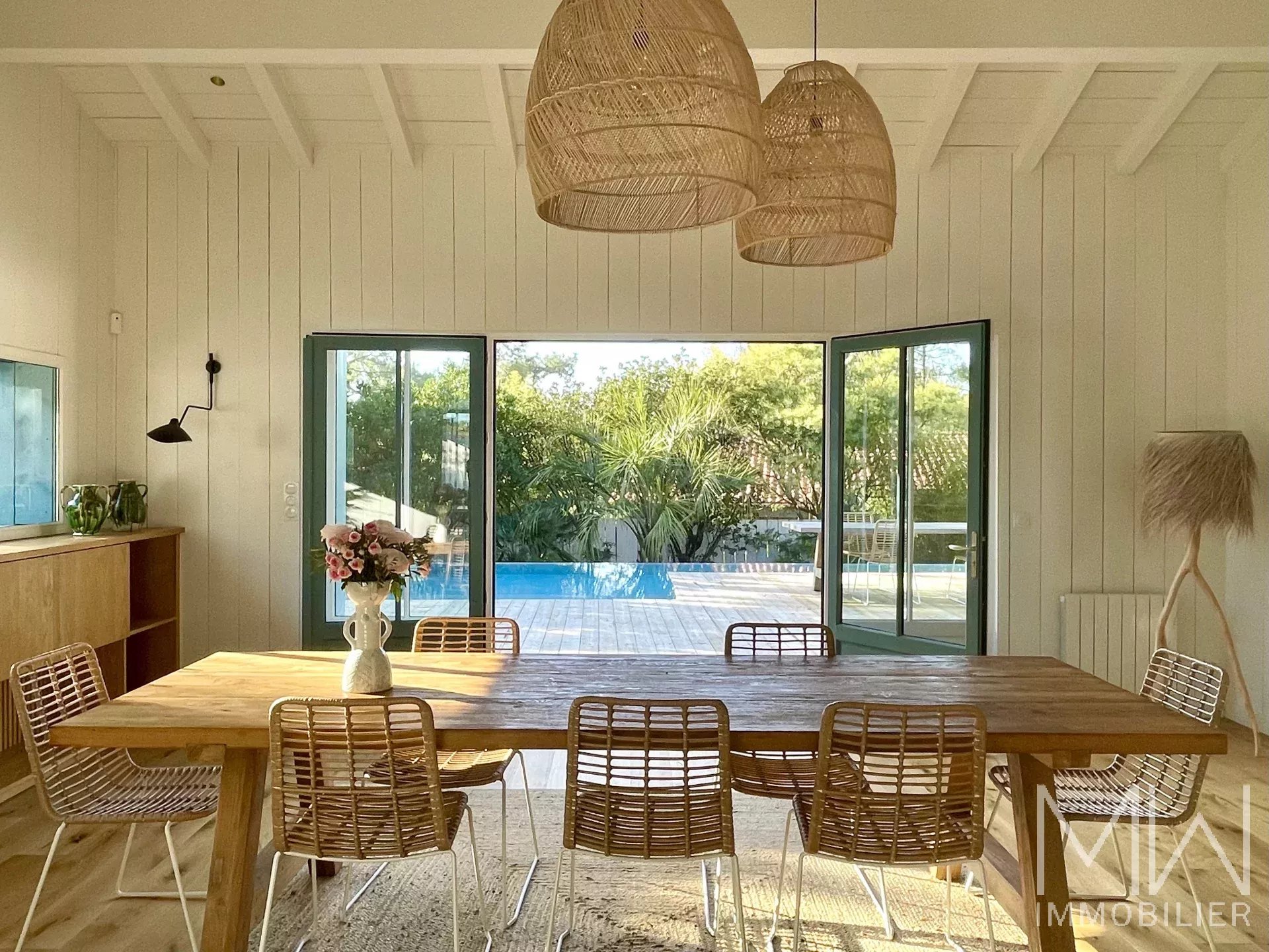 MAGNIFIQUE VILLA BOIS AU COEUR DU CAP FERRET – 10 COUCHAGES