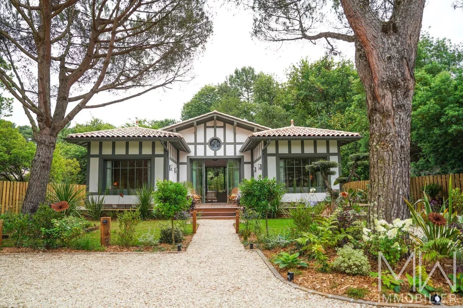 BELLE VILLA AVEC  PISCINE – PETIT PIQUEY – 12 COUCHAGES