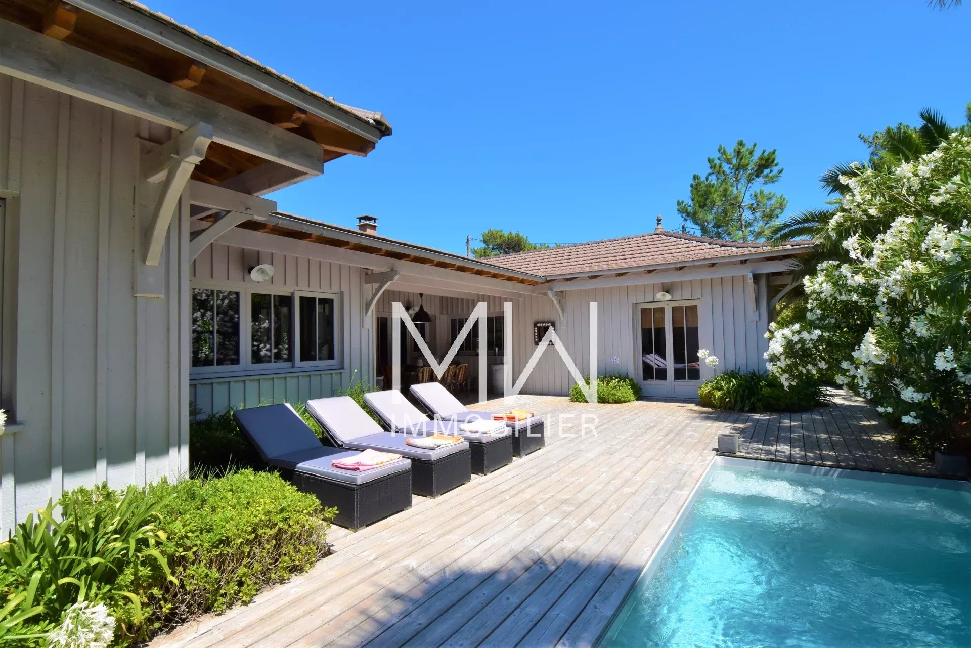 MAGNIFIQUE VILLA DE CHARME – CAP FERRET –