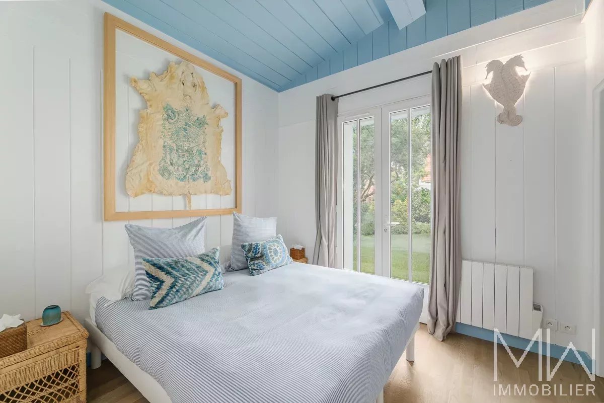 QUARTIER DES 44HA,  PREMIERE LIGNE  – CAP FERRET – 10 COUCHAGES