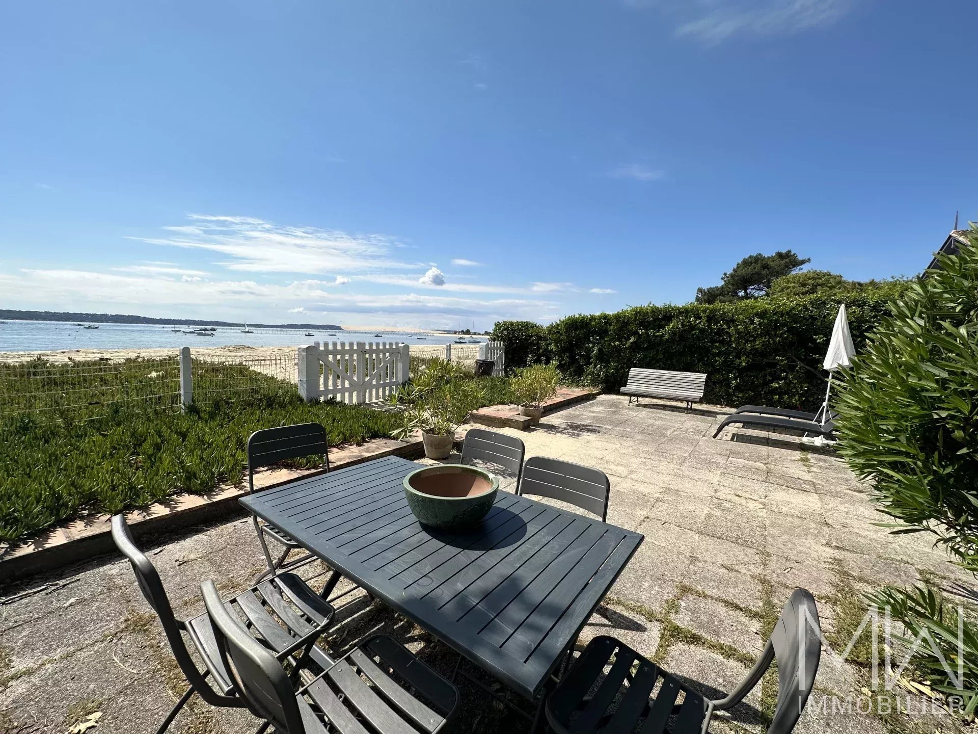 VILLA PLEINE DE CHARME EN 1ERE LIGNE – CAP FERRET – 8 COUCHAGES