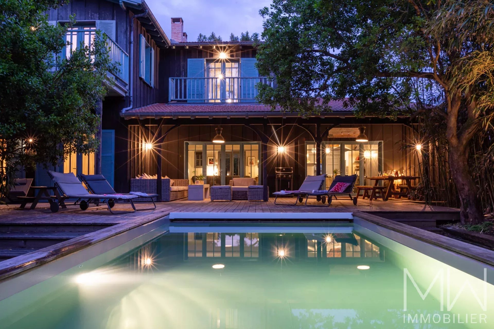 LOCATION SAISONNIÈRE DE PRESTIGE AVEC PISCINE – CAP FERRET – 10 COUCHAGES