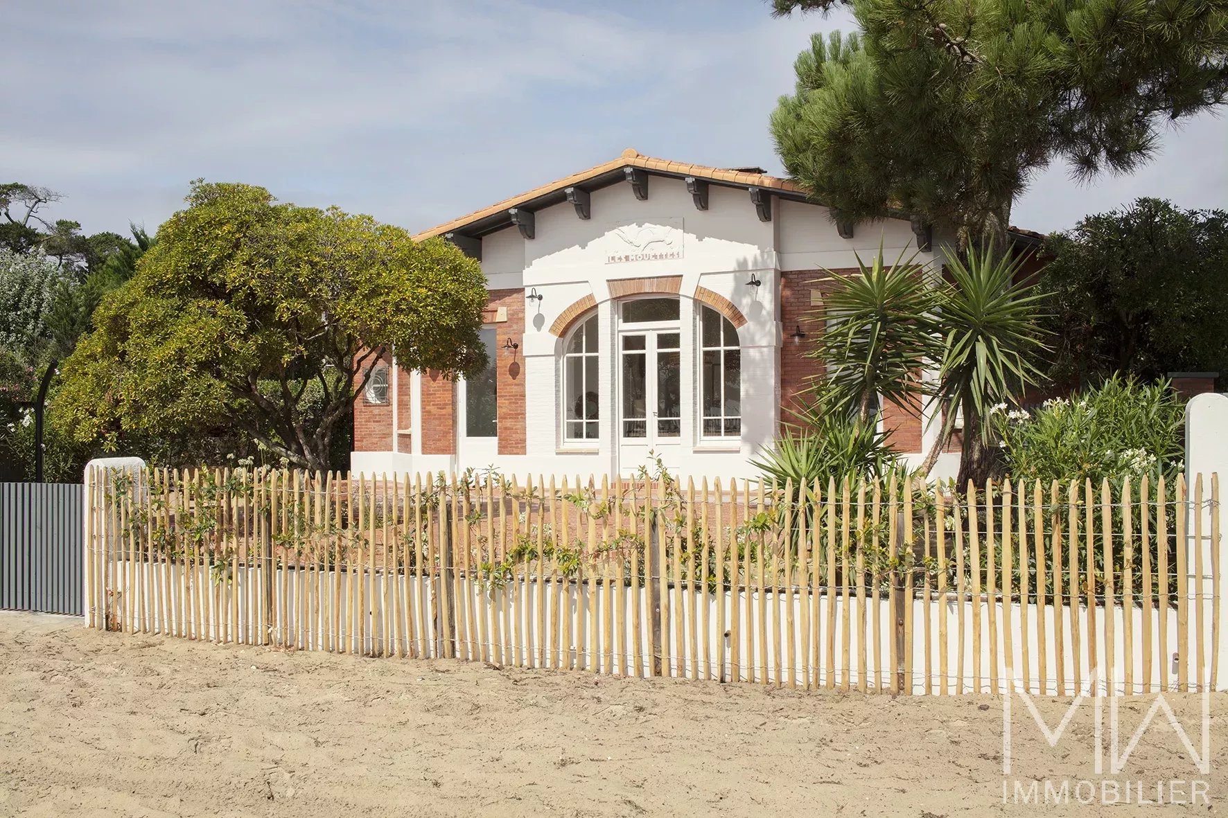 CAP FERRET