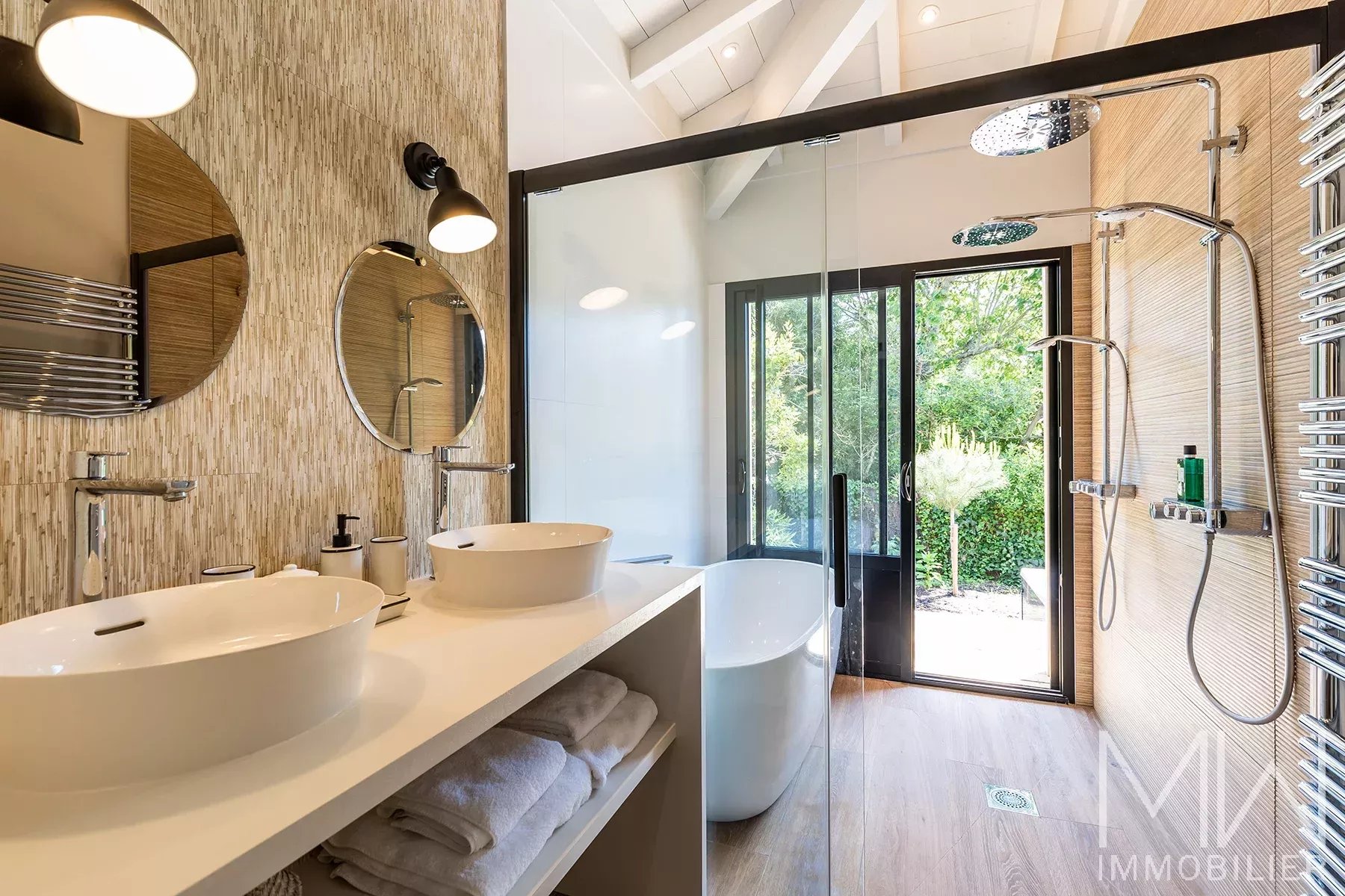 MAGNIFIQUE VILLA BOIS AVEC PISCINE – CAP FERRET – 12 COUCHAGES
