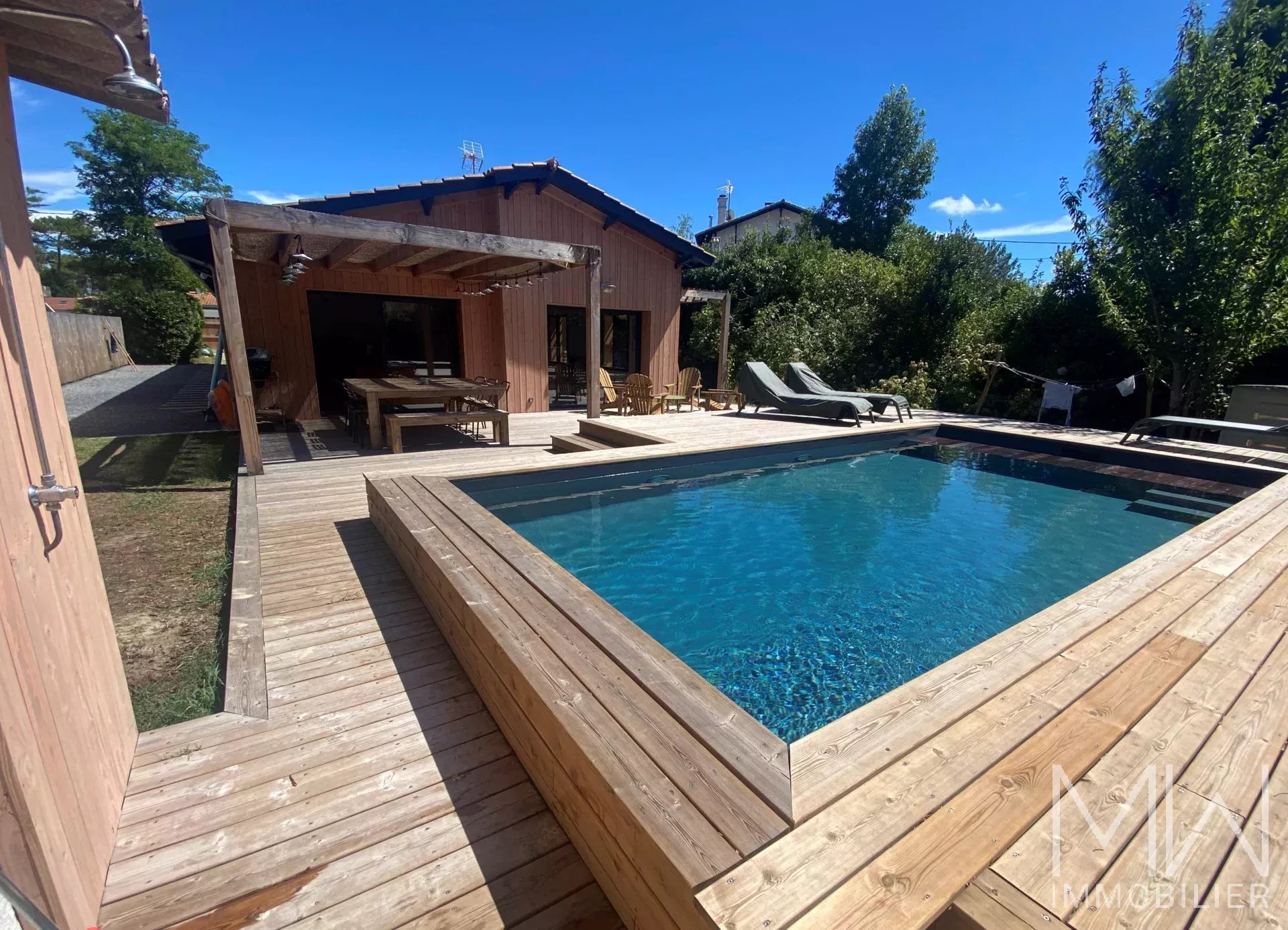 BELLE VILLA BOIS AVEC PISCINE – CAP FERRET – 12 COUCHAGES