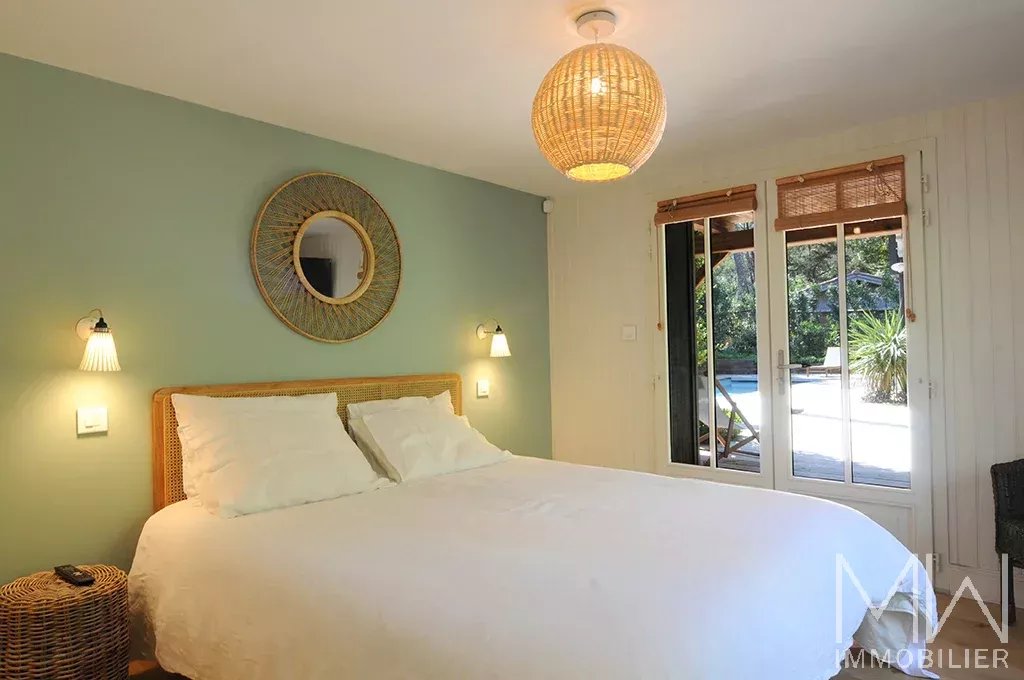 MAGNIFIQUE VILLA BOIS A LA POINTE DU CAP FERRET – 14 COUCHAGES