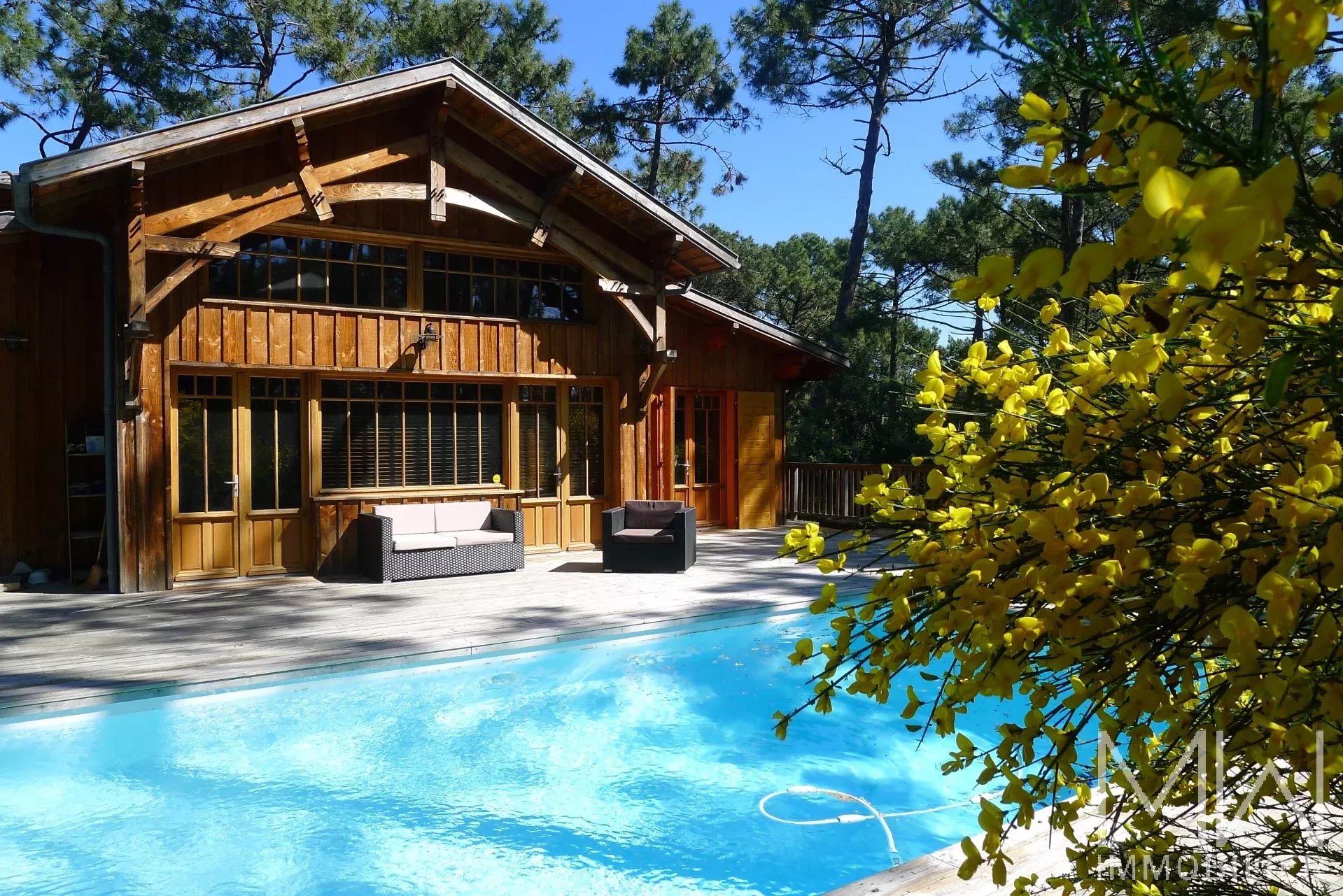VILLA BOIS AVEC PISCINE A LOUER – LA VIGNE – 11 COUCHAGES