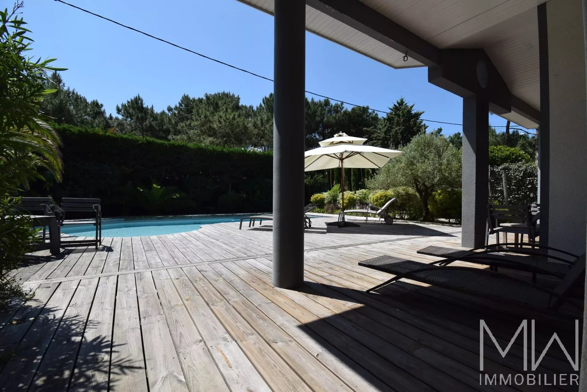 TRÈS AGREABLE VILLA AVEC PISCINE – LA POINTE – 08 COUCHAGES