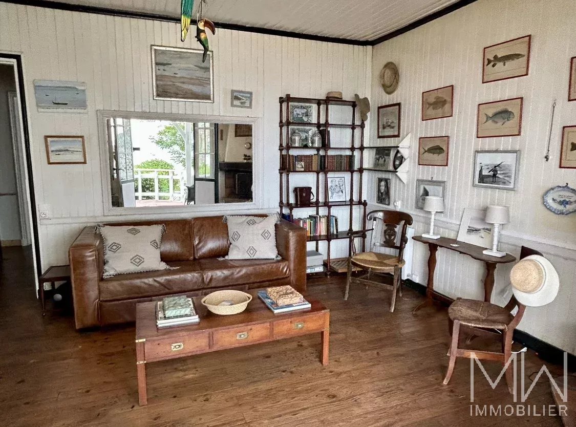 VILLA PLEINE DE CHARME EN 1ERE LIGNE – CAP FERRET – 8 COUCHAGES