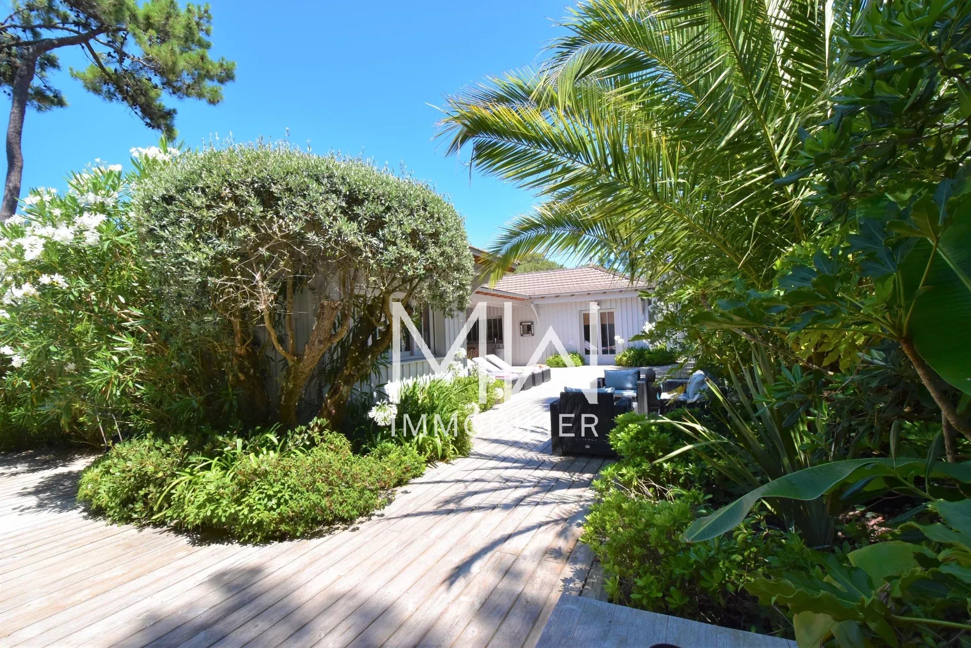 MAGNIFIQUE VILLA DE CHARME – CAP FERRET –