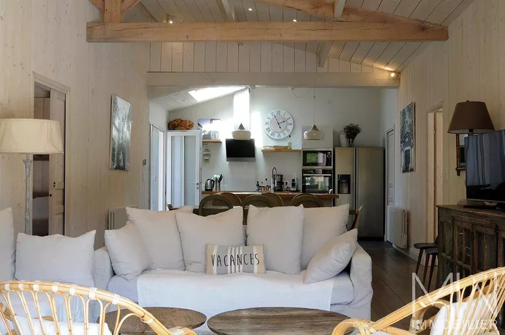 JOLIE VILLA BOIS AVEC PISCINE – HYPER CENTRE CAP FERRET – 8 COUCHAGES