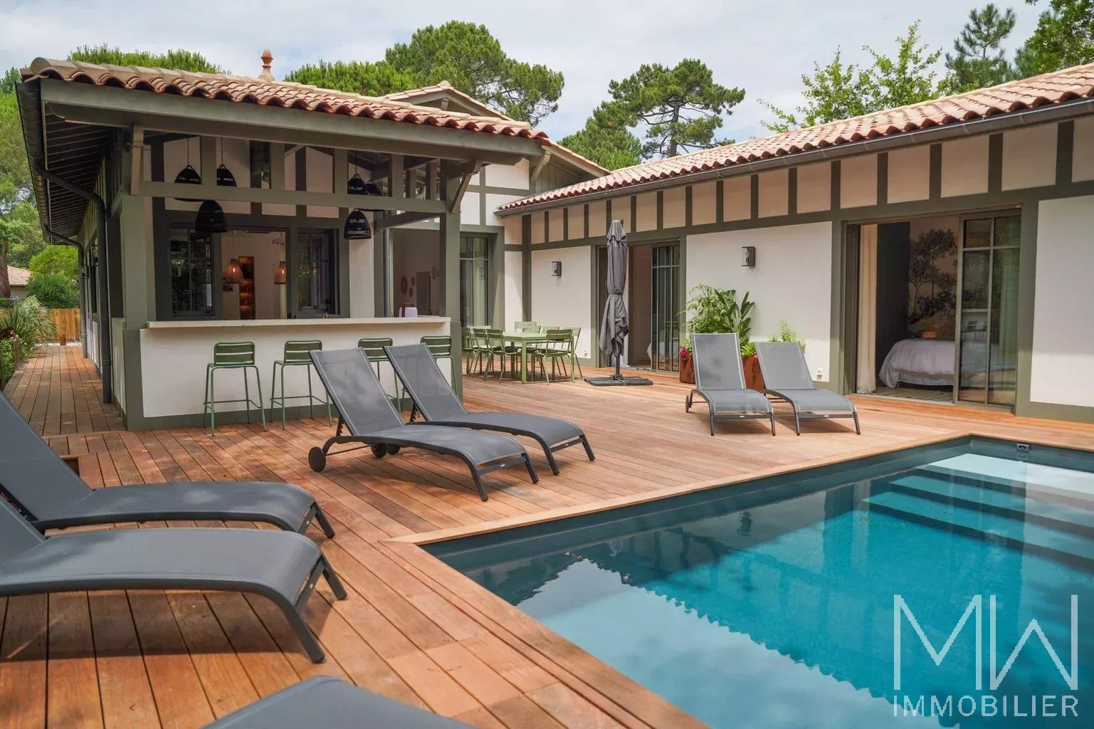 BELLE VILLA AVEC PISCINE – PETIT PIQUEY – 12 COUCHAGES