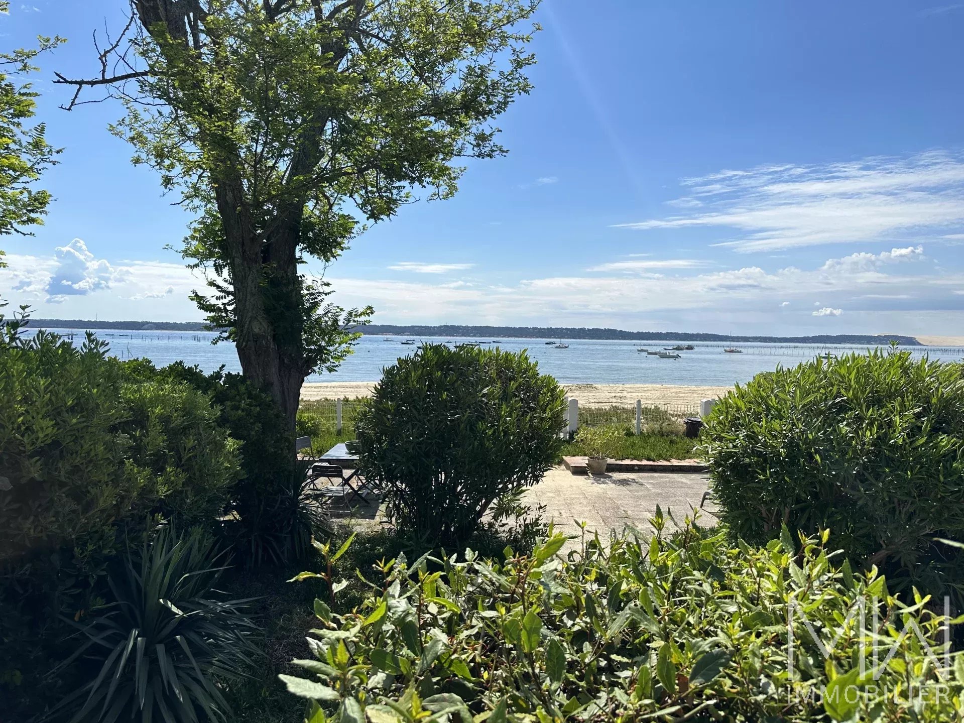 VILLA PLEINE DE CHARME EN 1ERE LIGNE – CAP FERRET – 8 COUCHAGES