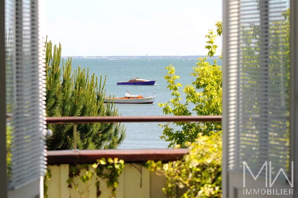 VILLA PIEDS DANS L’EAU – VILLAGE DES JACQUETS – 16 COUCHAGES