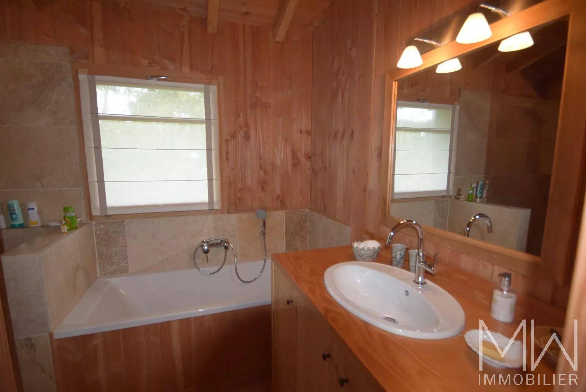 MAGNIFIQUE VILLA BOIS EN PREMIÈRE LIGNE – LA VIGNE – 8 COUCHAGES
