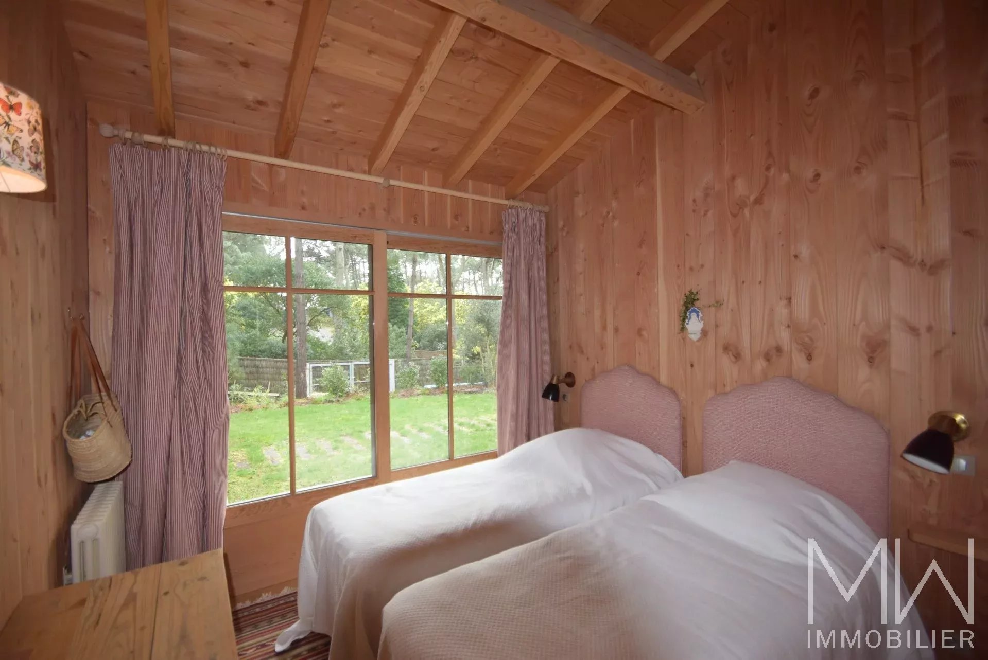 MAGNIFIQUE VILLA BOIS EN PREMIÈRE LIGNE – LA VIGNE – 8 COUCHAGES