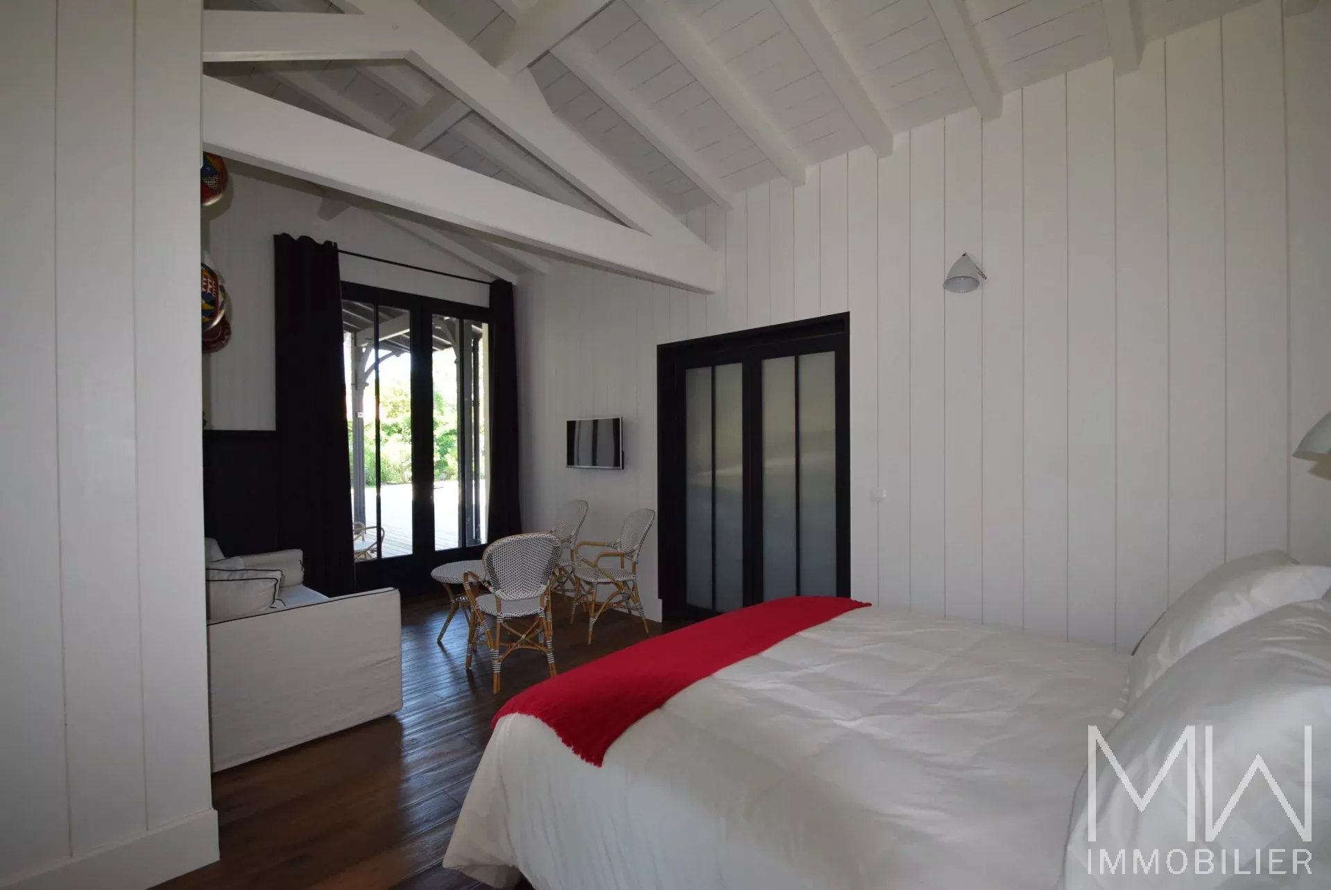 VILLA DE PRESTIGE AU CALME ET AVEC PISCINE – 10 COUCHAGES