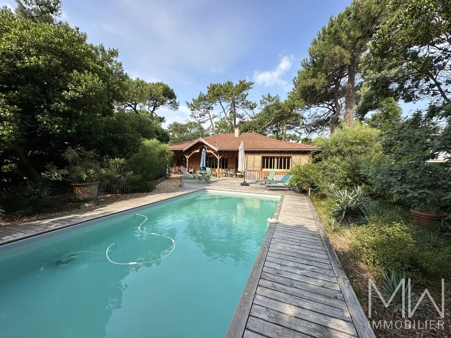 VILLA BOIS AVEC PISCINE – CAP FERRET – 8 COUCHAGES