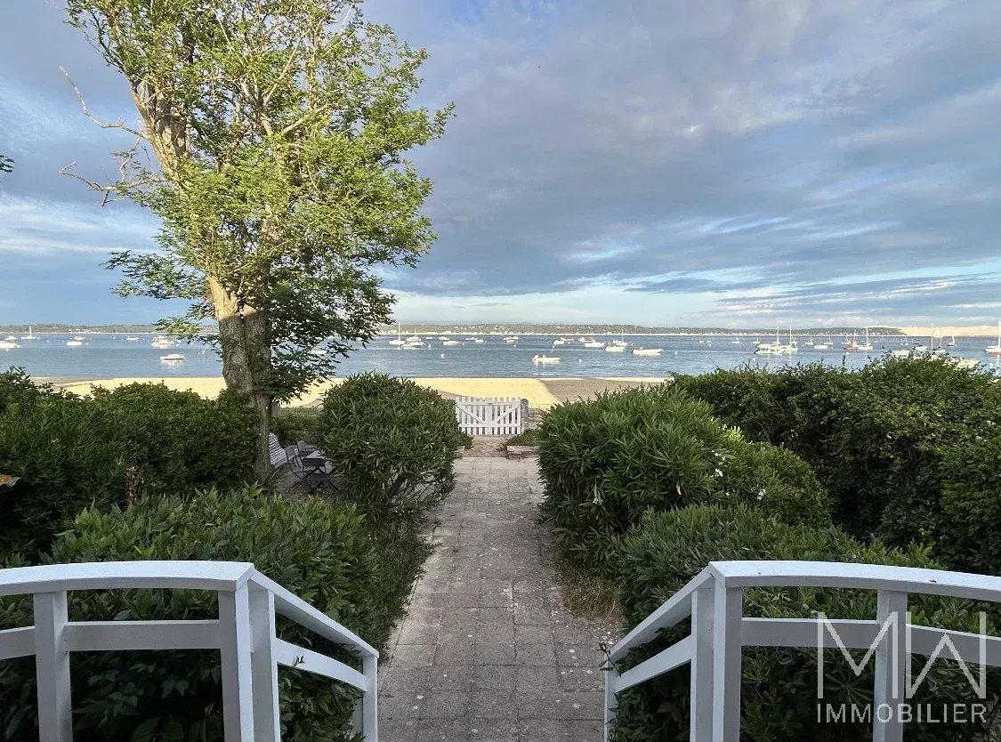 VILLA PLEINE DE CHARME EN 1ERE LIGNE – CAP FERRET – 8 COUCHAGES