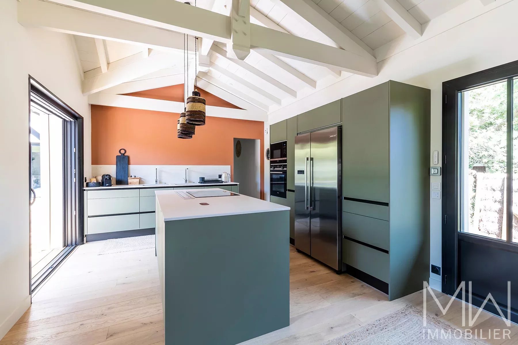 MAGNIFIQUE VILLA BOIS AVEC PISCINE – CAP FERRET – 12 COUCHAGES