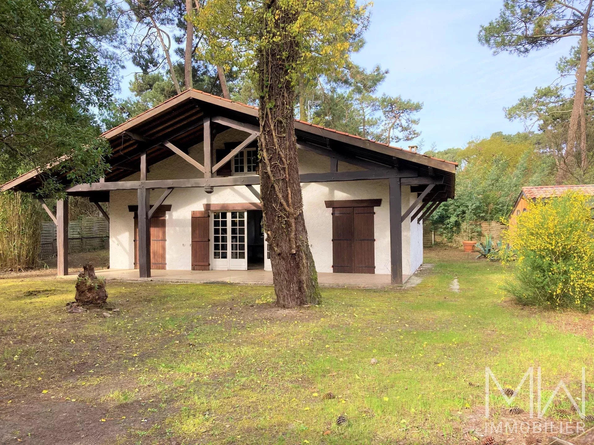 VILLA A REINVENTER AU COEUR PIRAILLAN