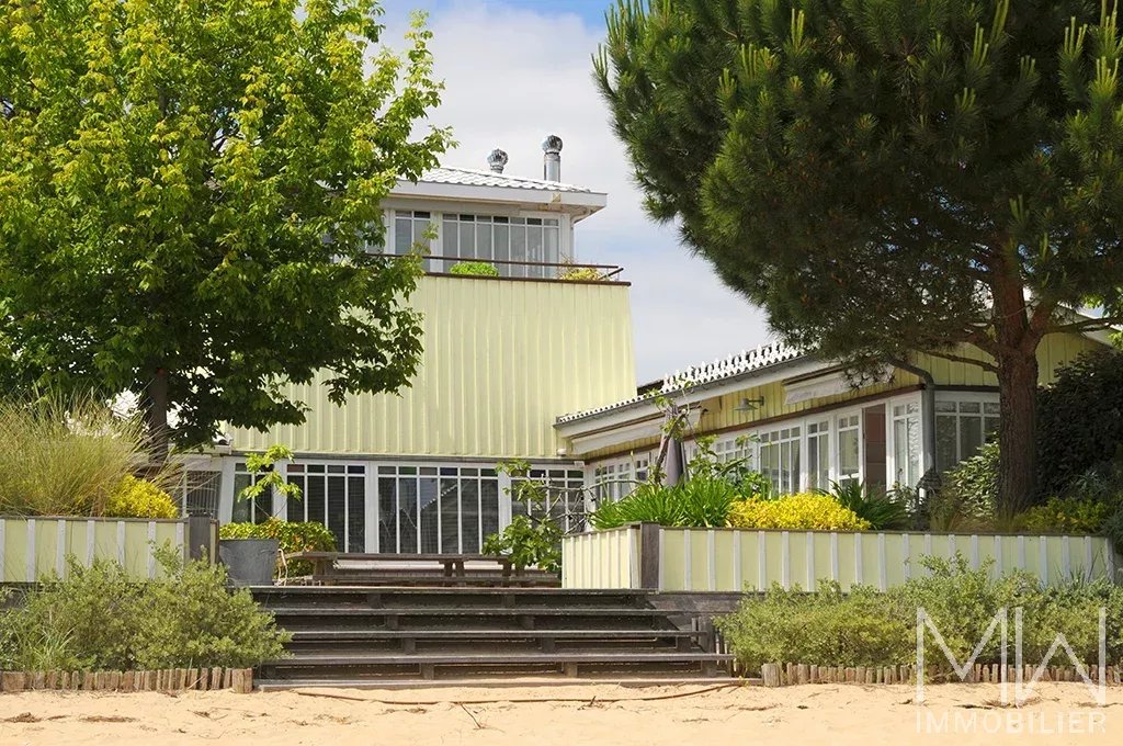 VILLA PIEDS DANS L’EAU – VILLAGE DES JACQUETS – 16 COUCHAGES