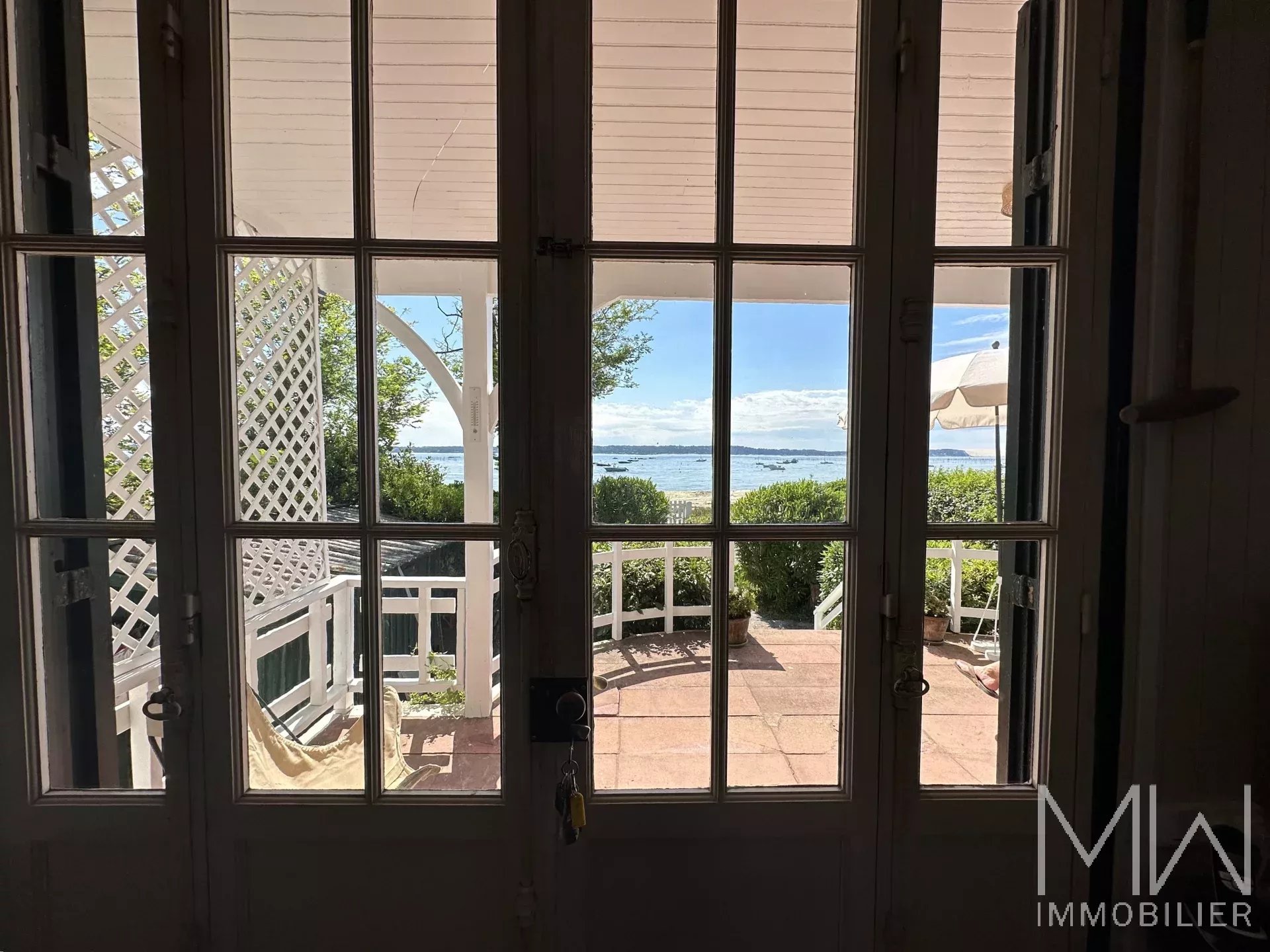 VILLA PLEINE DE CHARME EN 1ERE LIGNE – CAP FERRET – 8 COUCHAGES