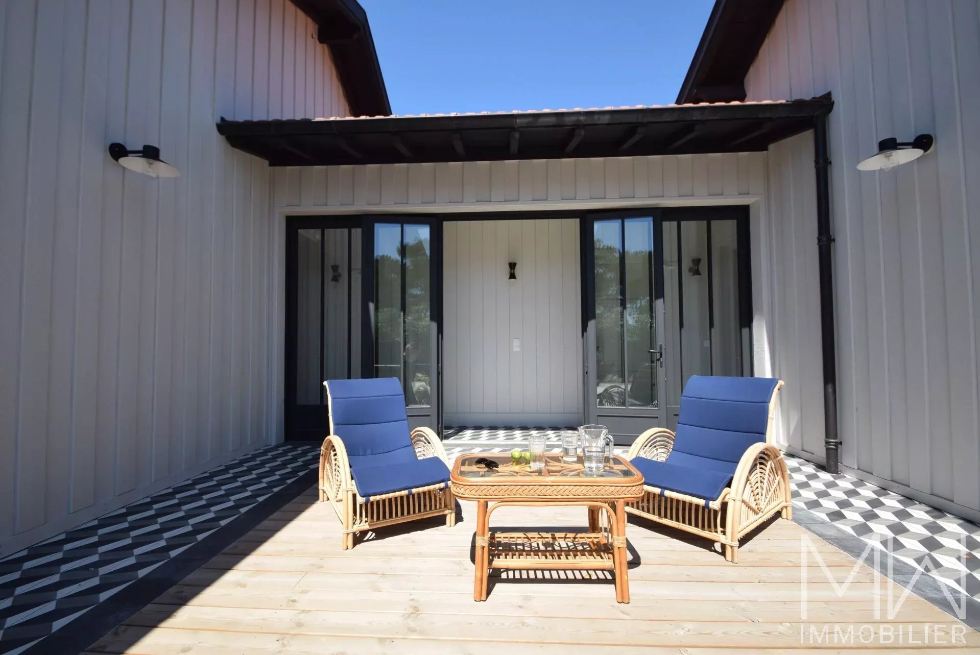 VILLA DE PRESTIGE AU CALME ET AVEC PISCINE – 10 COUCHAGES