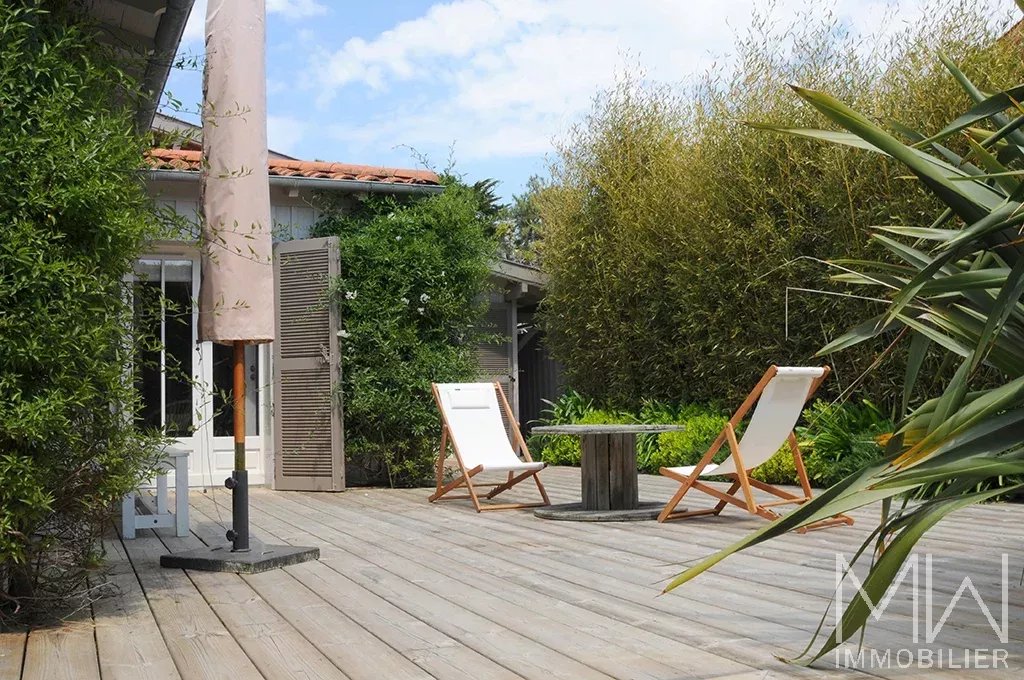 JOLIE VILLA BOIS AVEC PISCINE – HYPER CENTRE CAP FERRET – 8 COUCHAGES