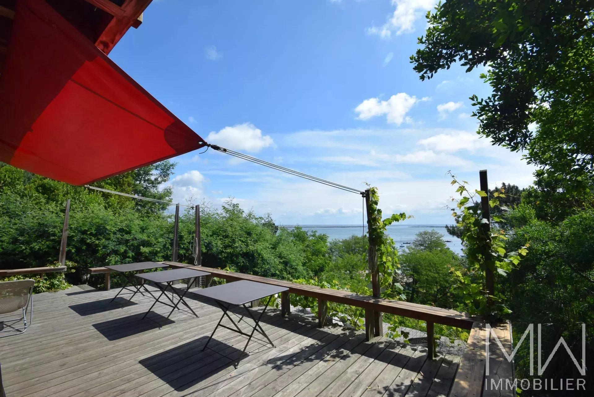 CHARMANTE VILLA BOIS AVEC MAGNIFIQUE VUE PANORAMIQUE SUR LE BASSIN – LA VIGNE – 10 COUCHAGES