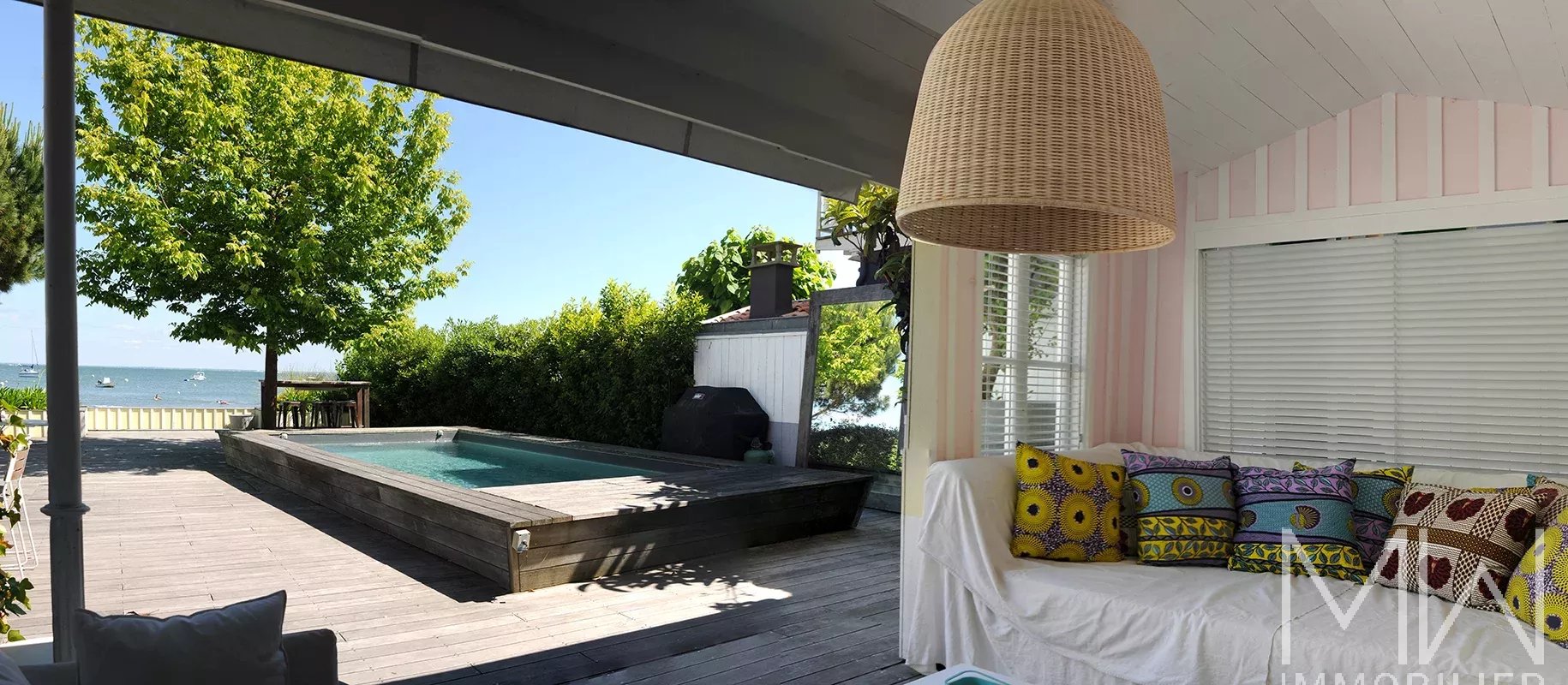 VILLA PIEDS DANS L’EAU – VILLAGE DES JACQUETS – 16 COUCHAGES