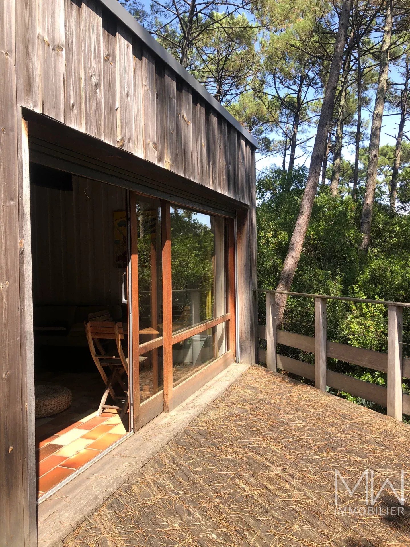 MAISON CONTEMPORAIRE SUR VASTE TERRAIN QUARTIER DE L’HERBE