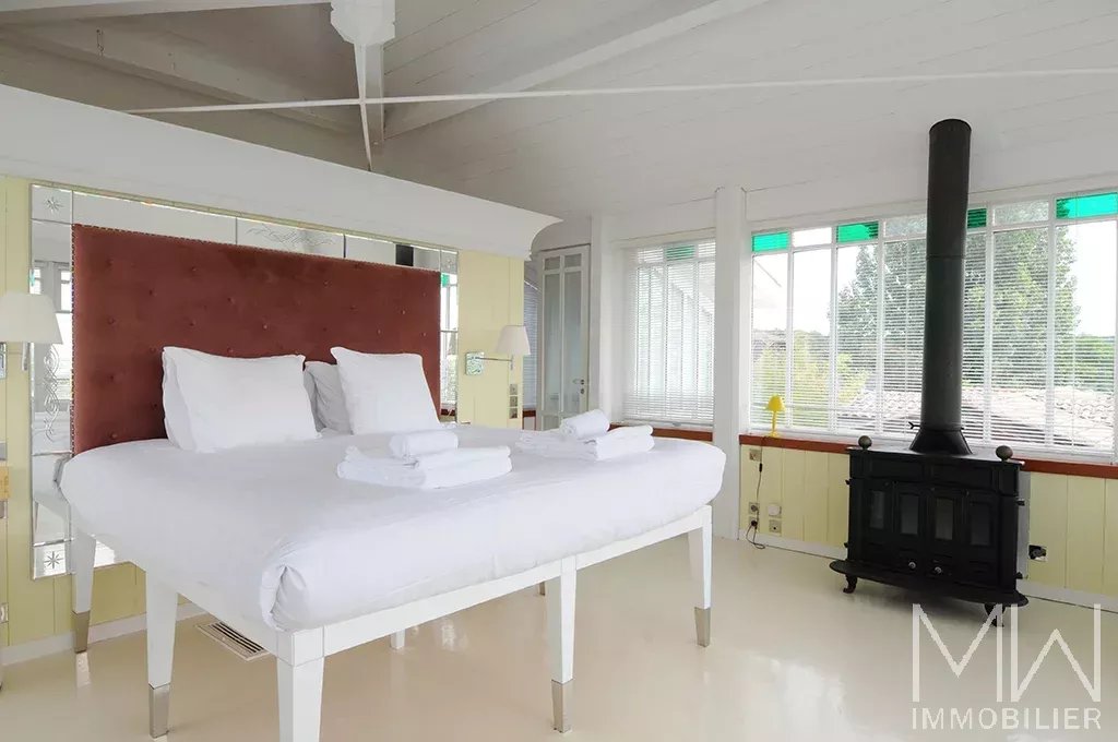 VILLA PIEDS DANS L’EAU – VILLAGE DES JACQUETS – 16 COUCHAGES