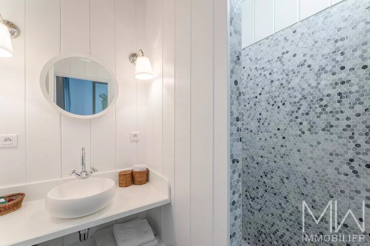 QUARTIER DES 44HA,  PREMIERE LIGNE  – CAP FERRET – 10 COUCHAGES