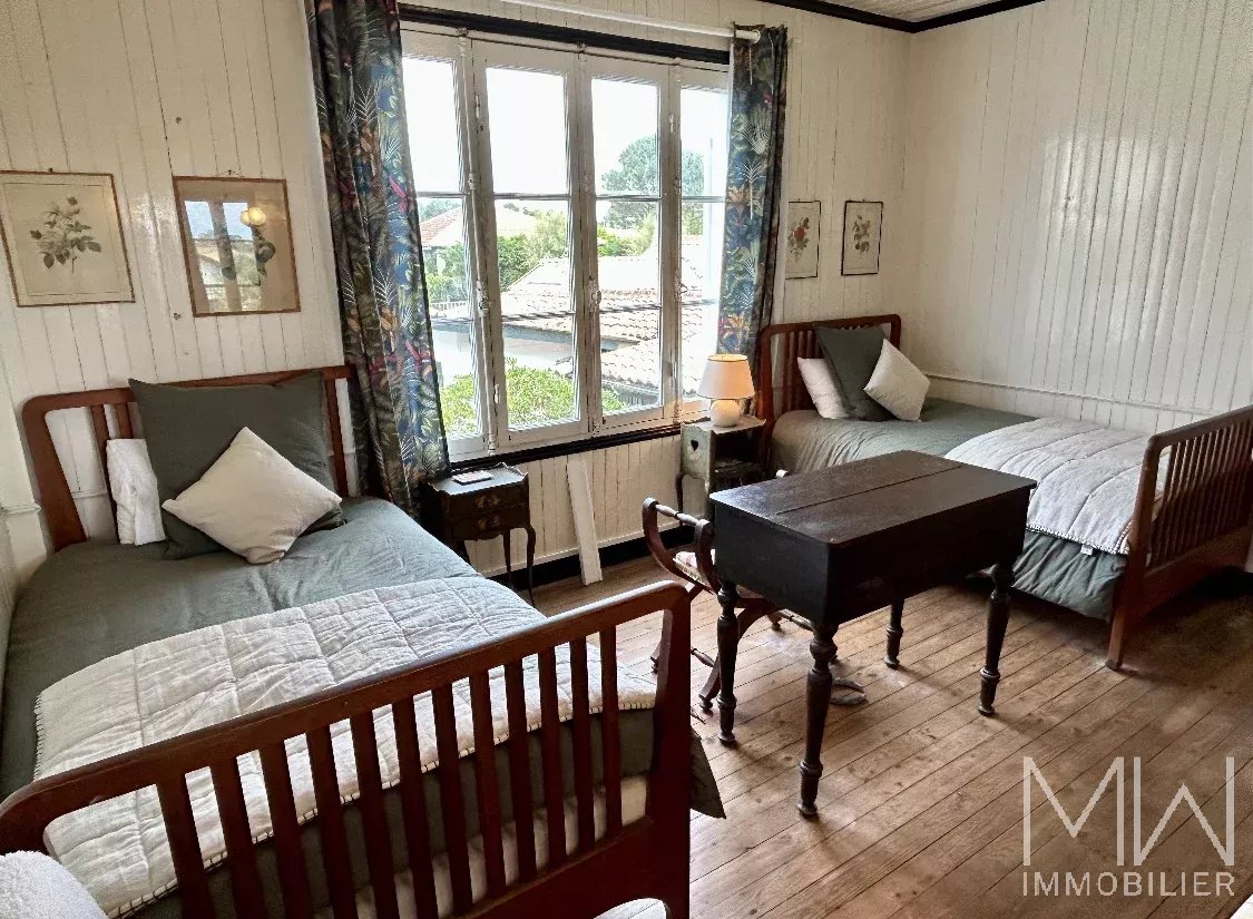VILLA PLEINE DE CHARME EN 1ERE LIGNE – CAP FERRET – 8 COUCHAGES