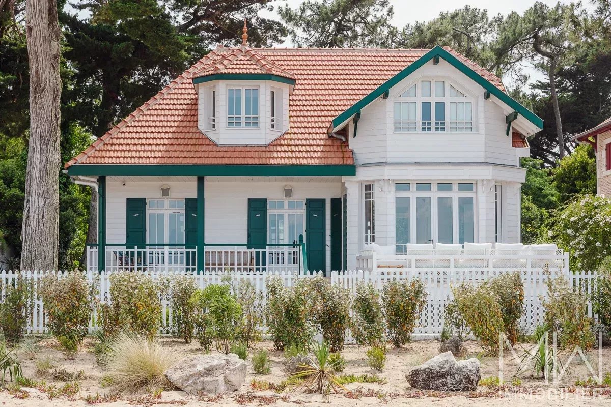 QUARTIER DES 44HA,  PREMIERE LIGNE  – CAP FERRET – 10 COUCHAGES