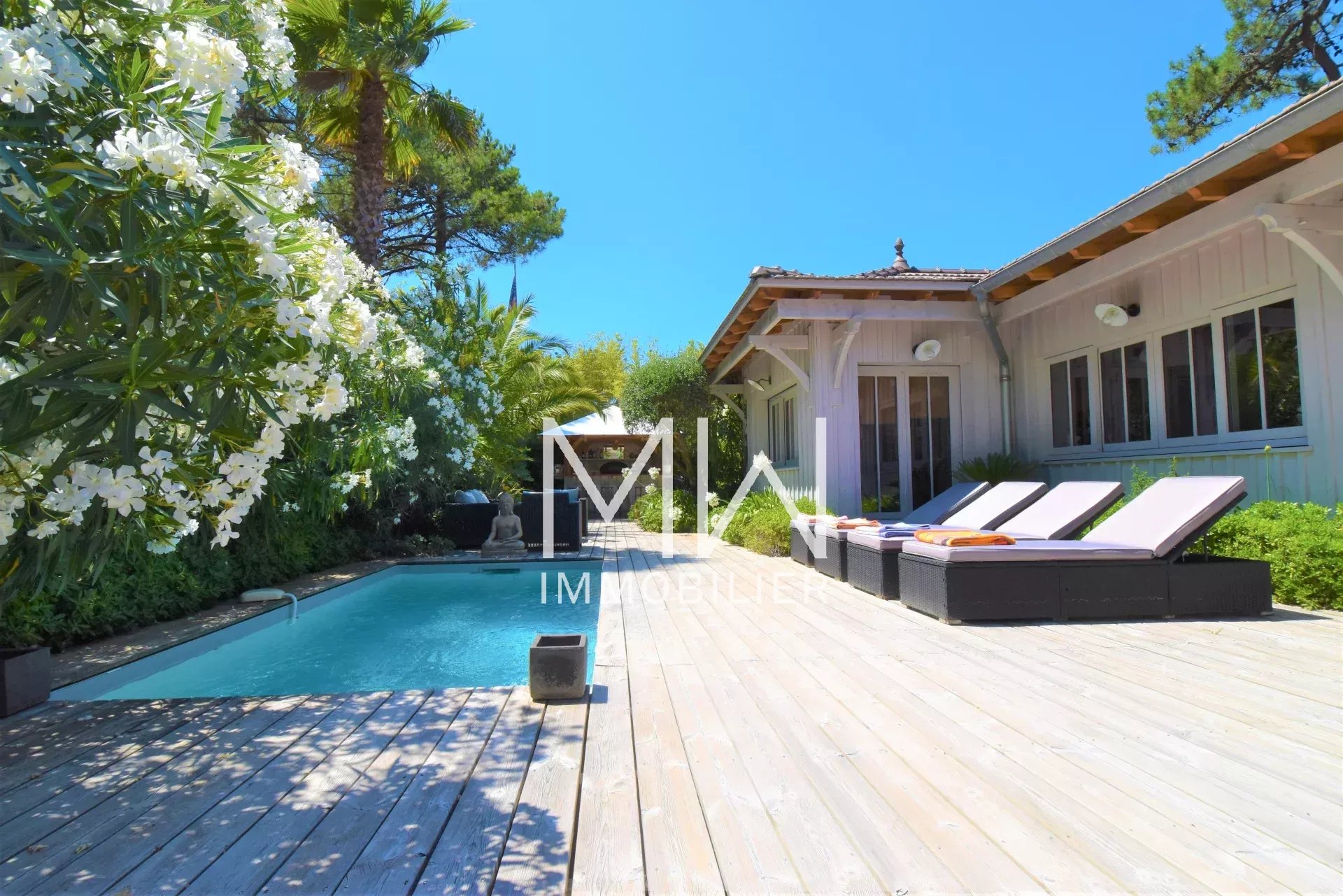 MAGNIFIQUE VILLA DE CHARME – CAP FERRET –