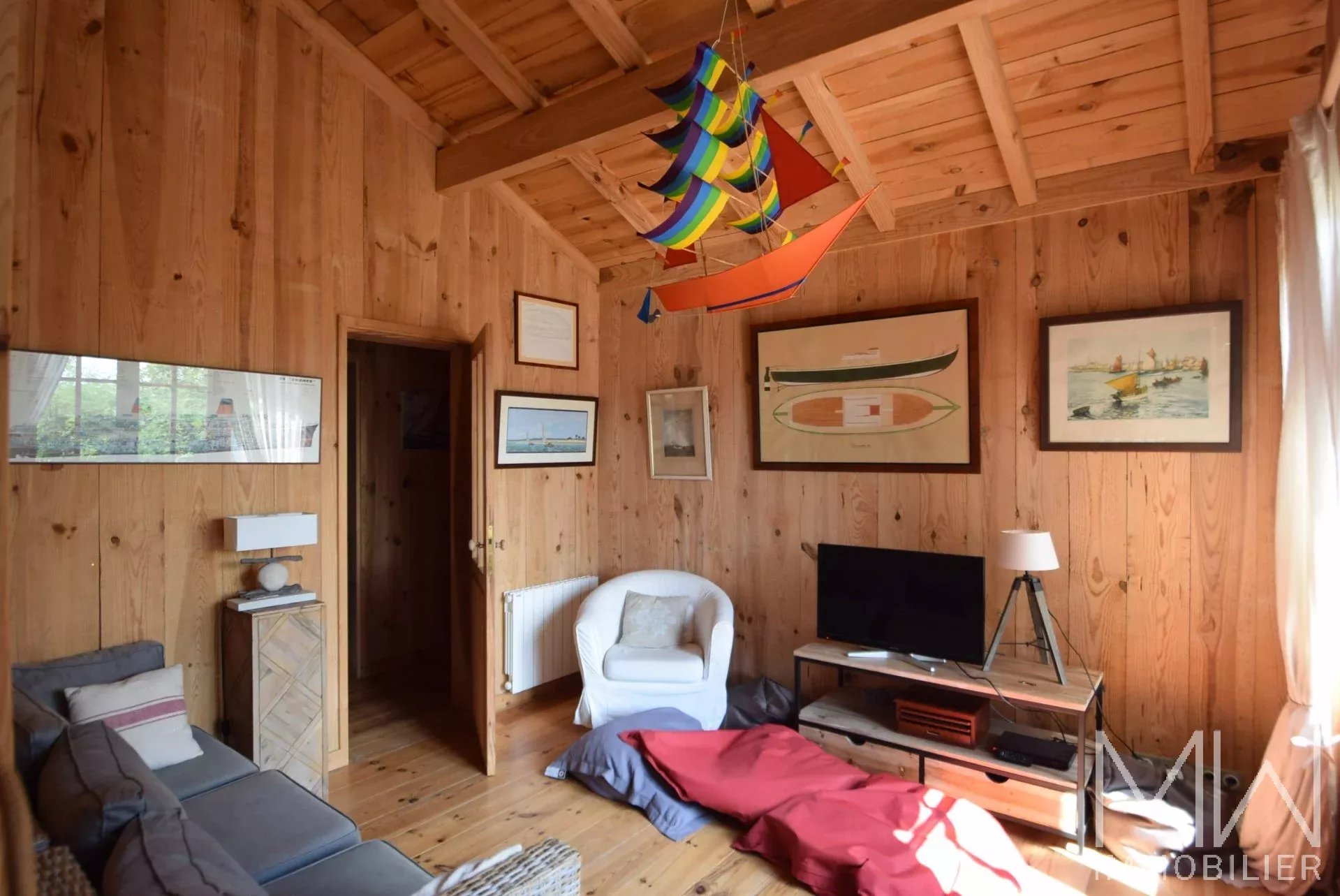 CHARMANTE VILLA BOIS AVEC MAGNIFIQUE VUE PANORAMIQUE SUR LE BASSIN – LA VIGNE – 10 COUCHAGES