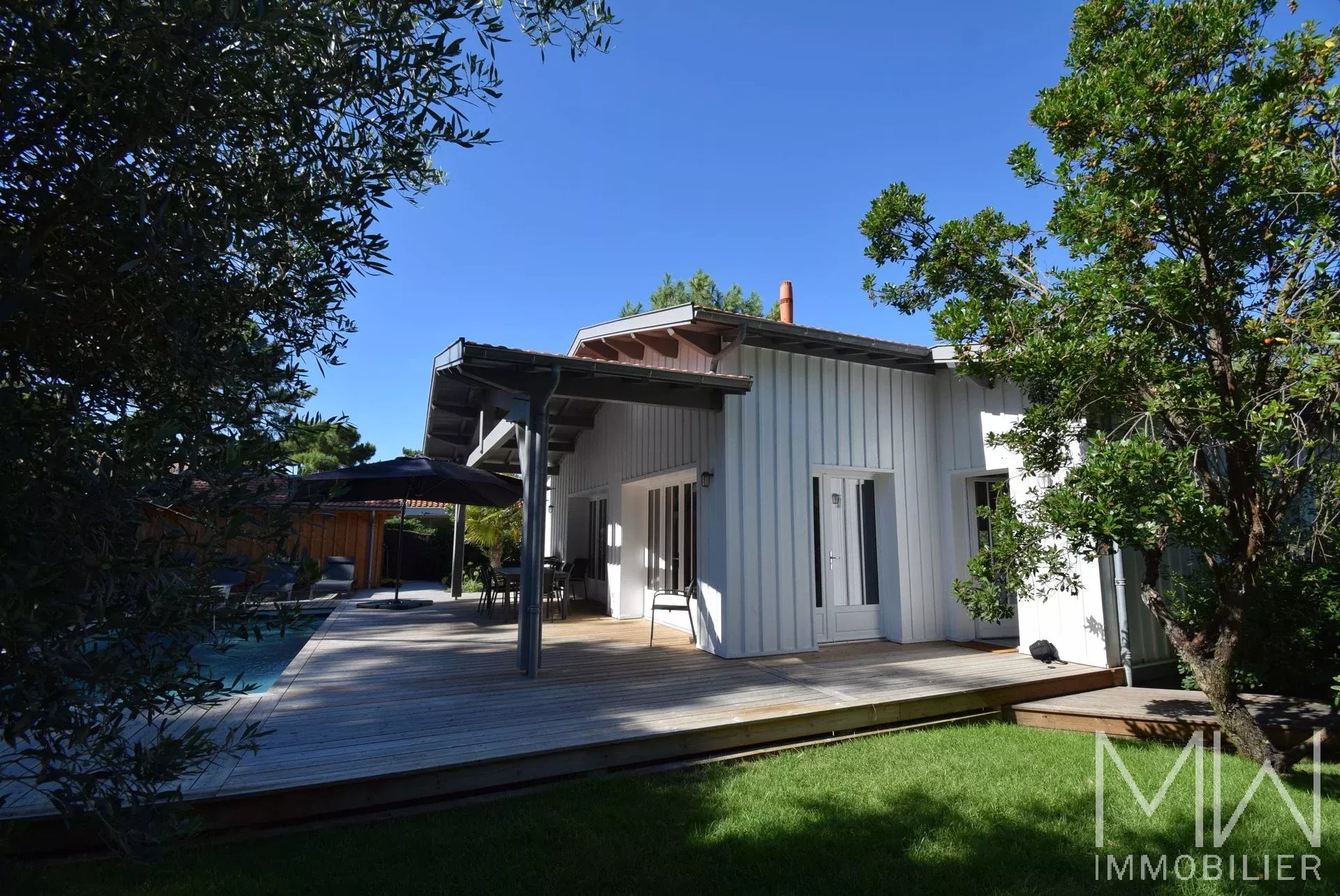 JOLIE VILLA BOIS AU COEUR DU CAP FERRET – 8 COUCHAGES