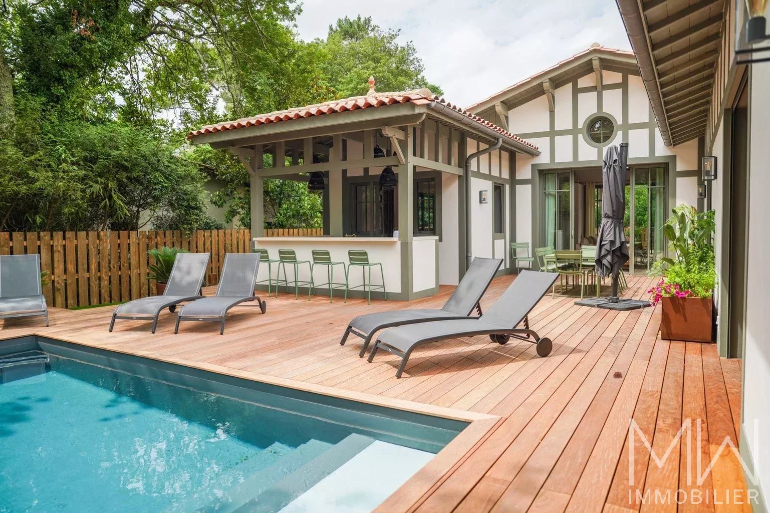 BELLE VILLA AVEC  PISCINE – PETIT PIQUEY – 12 COUCHAGES
