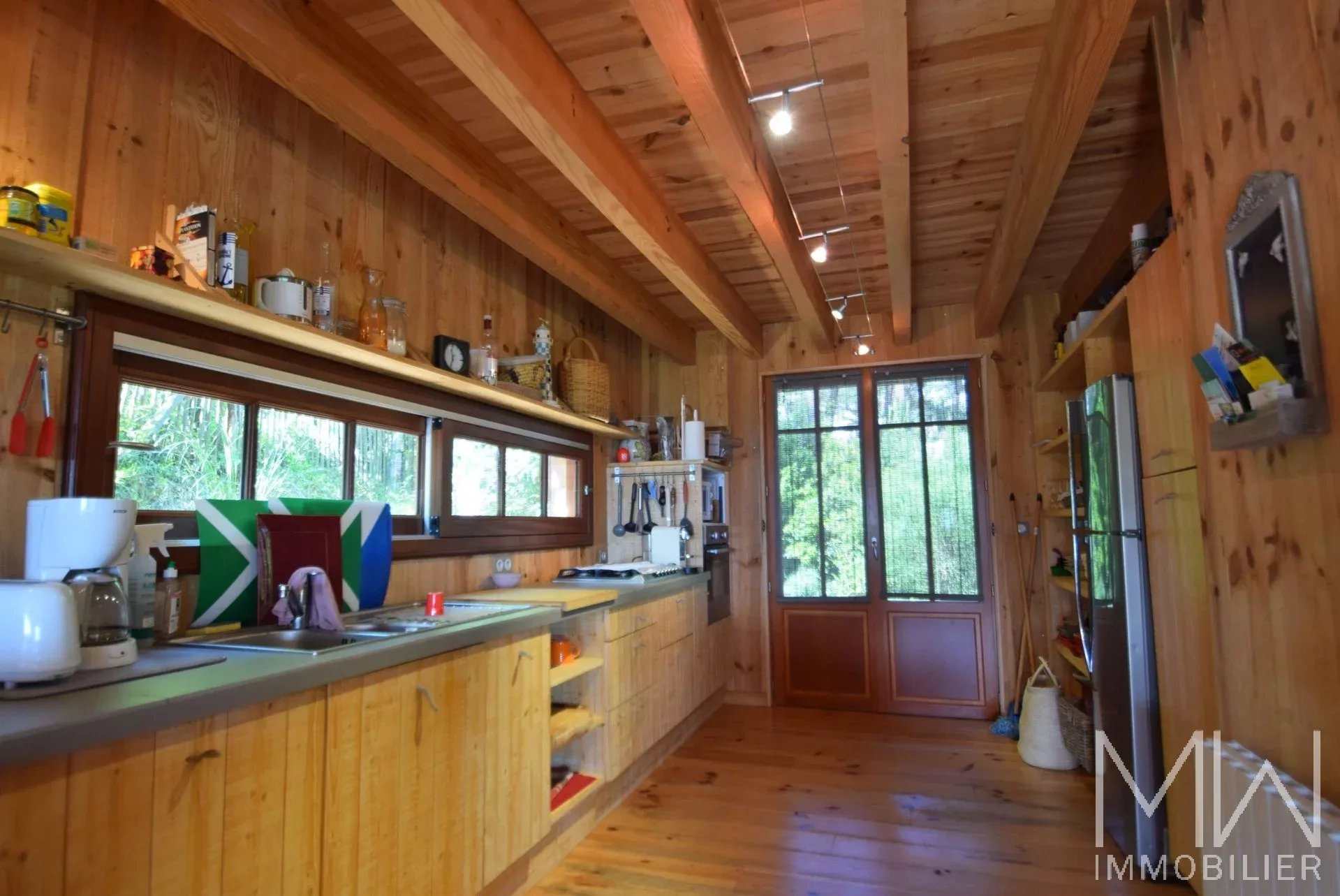 CHARMANTE VILLA BOIS AVEC MAGNIFIQUE VUE PANORAMIQUE SUR LE BASSIN – LA VIGNE – 10 COUCHAGES