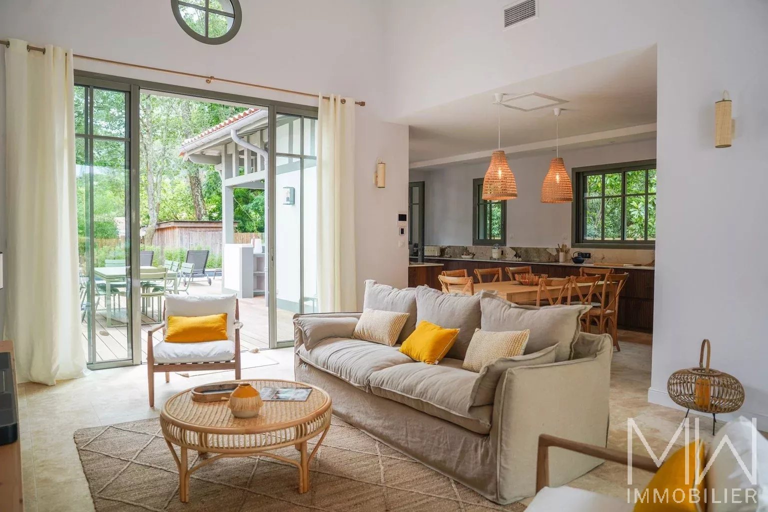 BELLE VILLA AVEC  PISCINE – PETIT PIQUEY – 12 COUCHAGES
