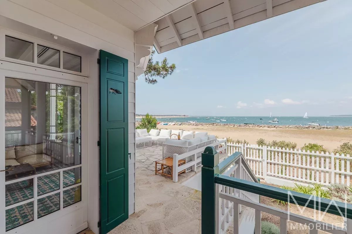 QUARTIER DES 44HA,  PREMIERE LIGNE  – CAP FERRET – 10 COUCHAGES