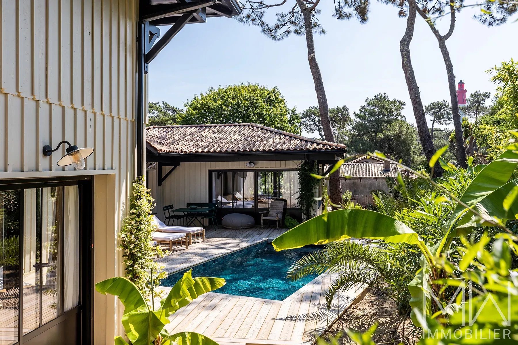 MAGNIFIQUE VILLA BOIS AVEC PISCINE – CAP FERRET – 12 COUCHAGES