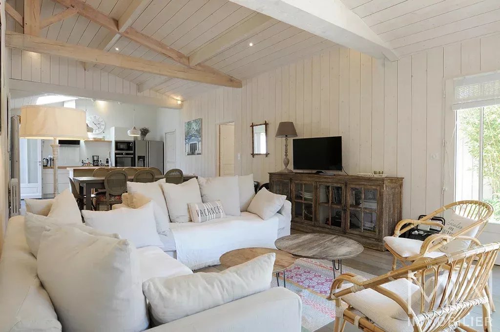 JOLIE VILLA BOIS AVEC PISCINE – HYPER CENTRE CAP FERRET – 8 COUCHAGES