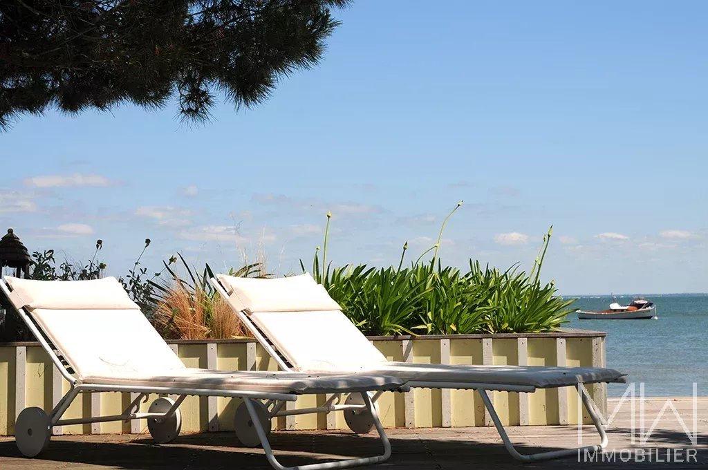 VILLA PIEDS DANS L’EAU – VILLAGE DES JACQUETS – 16 COUCHAGES