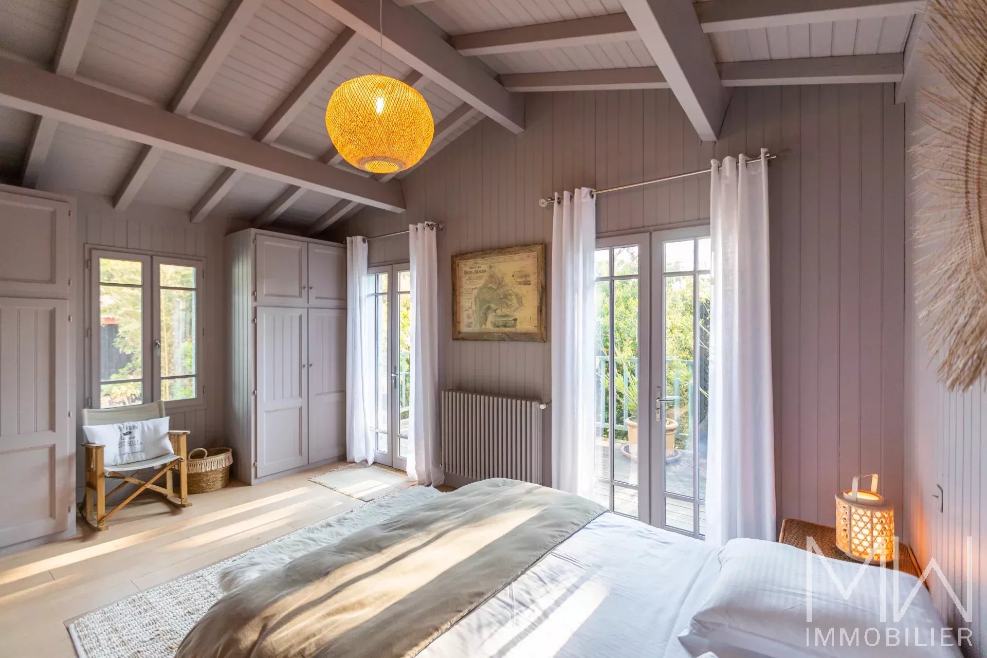 LOCATION SAISONNIÈRE DE PRESTIGE AVEC PISCINE – CAP FERRET – 10 COUCHAGES