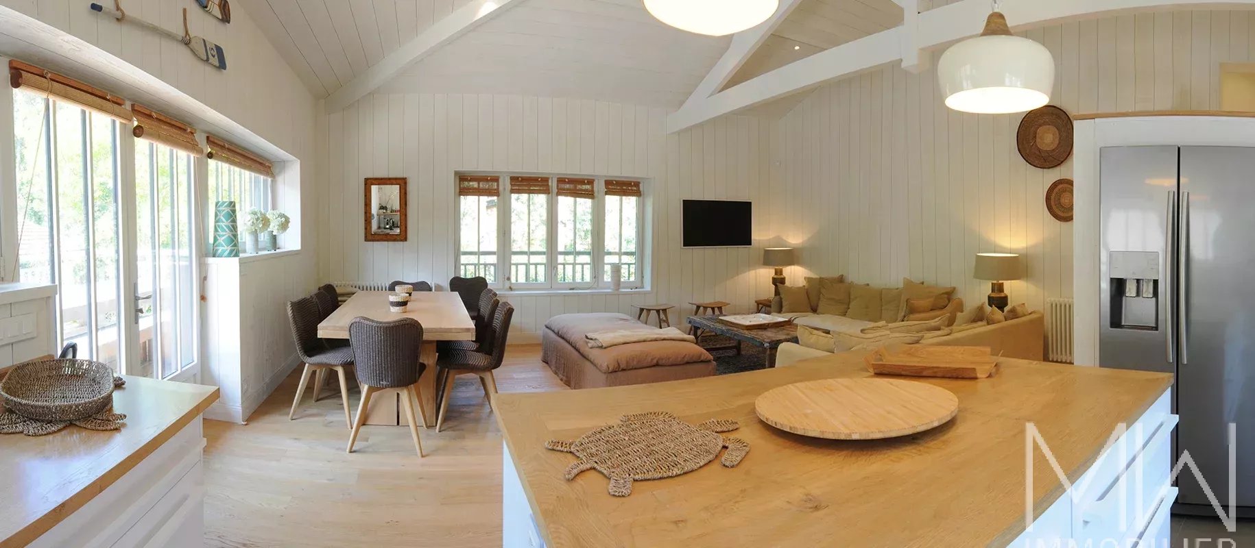 MAGNIFIQUE VILLA BOIS A LA POINTE DU CAP FERRET – 14 COUCHAGES