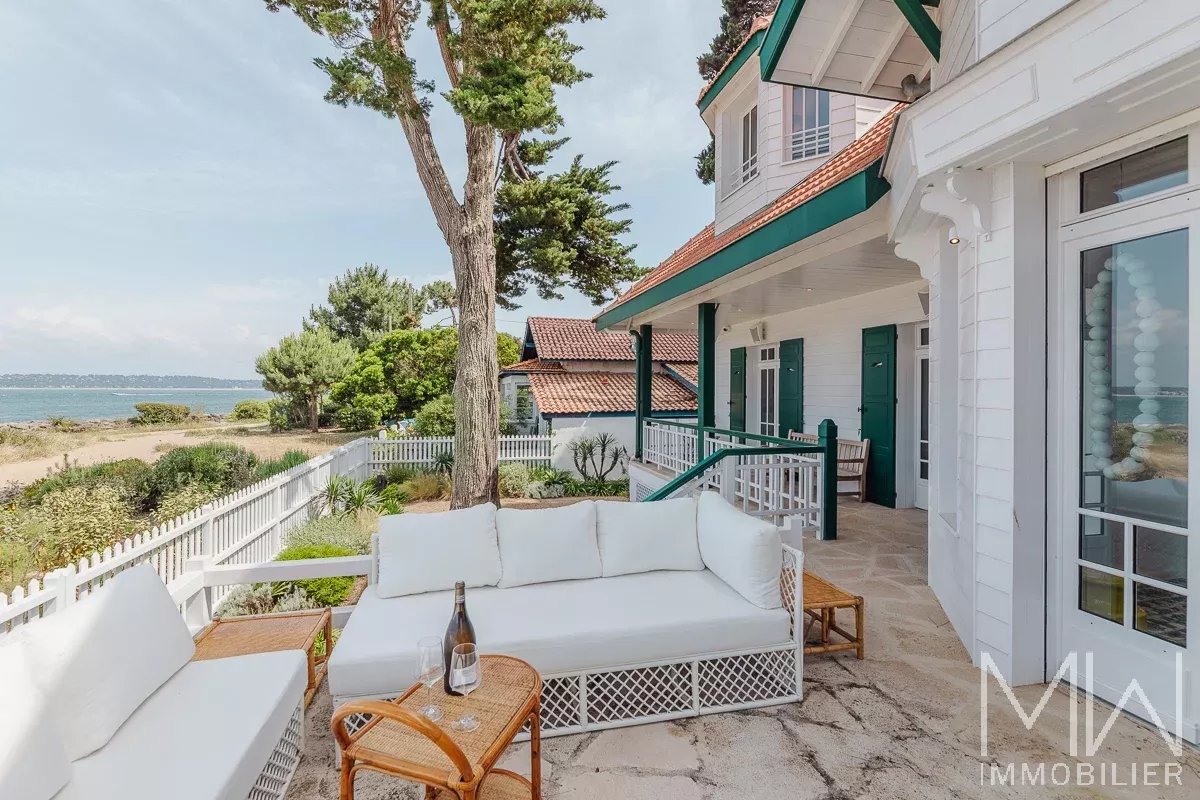 QUARTIER DES 44HA,  PREMIERE LIGNE  – CAP FERRET – 10 COUCHAGES