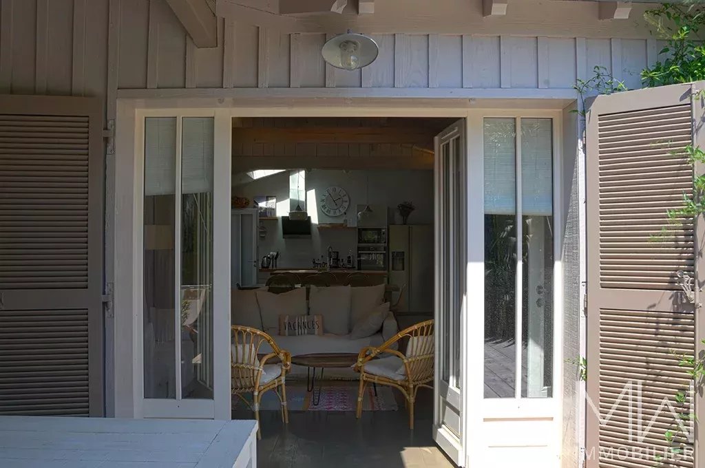 JOLIE VILLA BOIS AVEC PISCINE – HYPER CENTRE CAP FERRET – 8 COUCHAGES